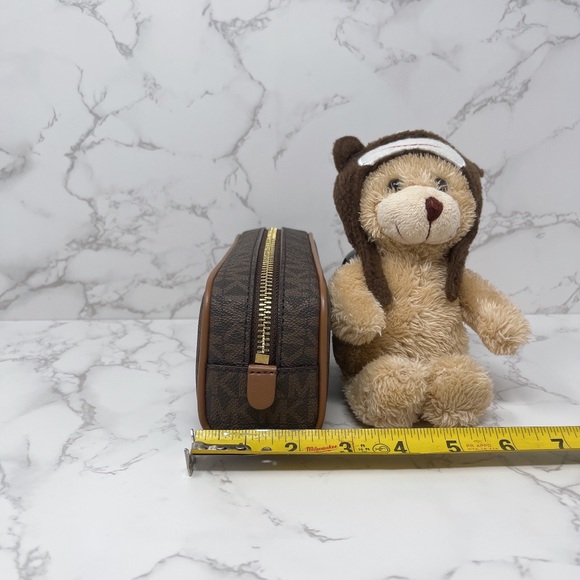 Michael Kors Giftables Medium Pencil Case - Picture 4 of 10